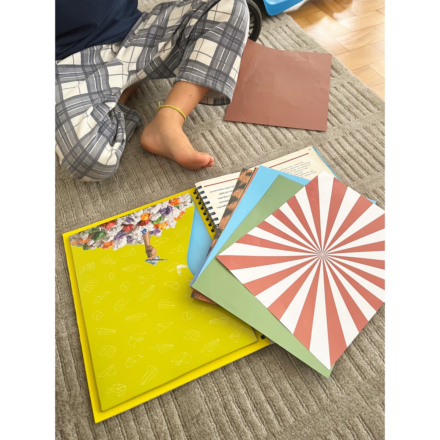 Aviões de Papel – Livro Interativo